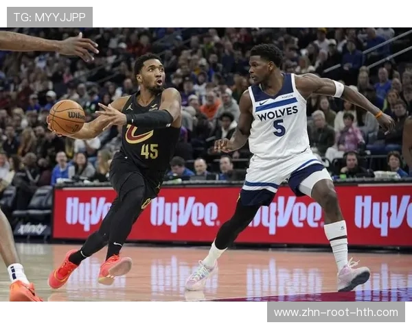 加兰突破分球，米切尔追身三分稳稳投进——他们是如何引领骑士队反击潮流的